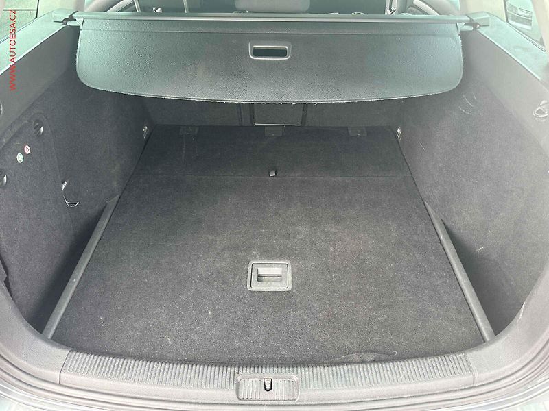 Volkswagen Golf (2010) 1.6 TDi, DSG - fotka 7 z 15