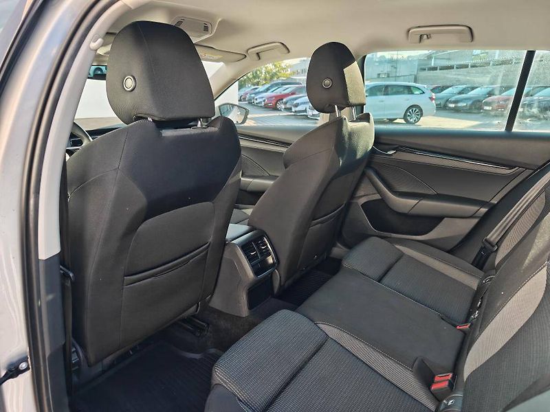 Škoda Octavia Ambition 6MP 2,0TDI - fotka 7 z 22