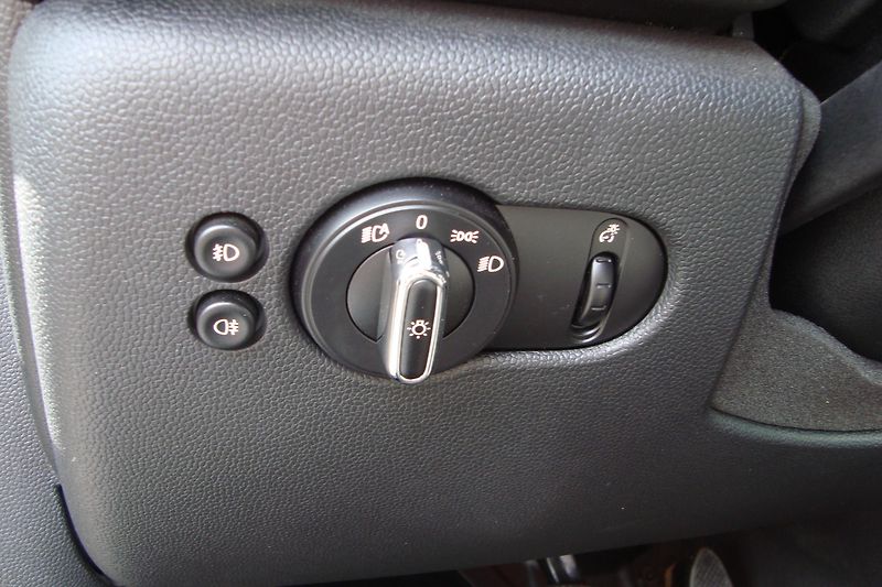 Mini Cooper (2017) 1.5 D, AUTOMAT - fotka 42 z 66