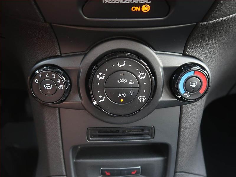Ford Fiesta (2013) 1.25 - fotka 15 z 16