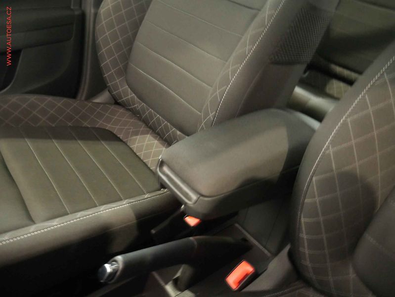 Škoda Fabia (2017) 1.0 TSI, ČR, Style, DSG - fotka 17 z 18