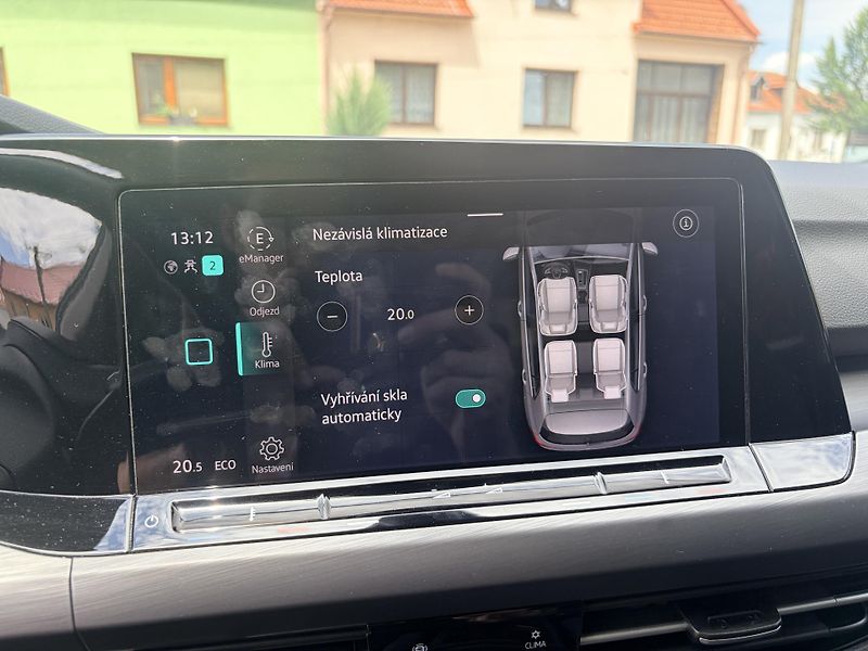 Volkswagen Golf 1.4TSI HYBRID VIRTUAL LED - fotka 35 z 50