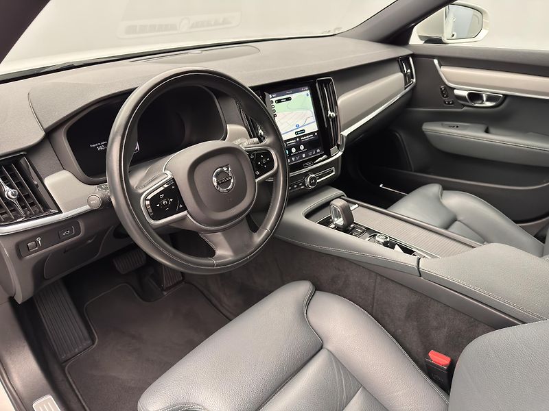 Volvo V90 B4 MOMENTUM AUT - fotka 4 z 45