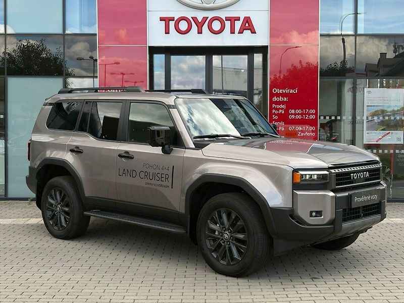 Toyota Land Cruiser 2.8 Executive - fotka 4 z 21