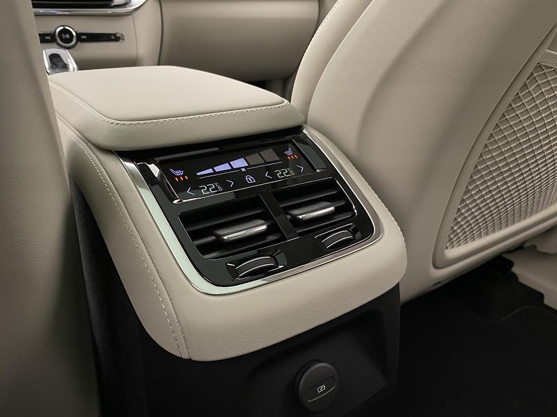 Volvo XC90 (2026) T8 AWD Plug-in BRIGHT PLUS 7m - fotka 70 z 71