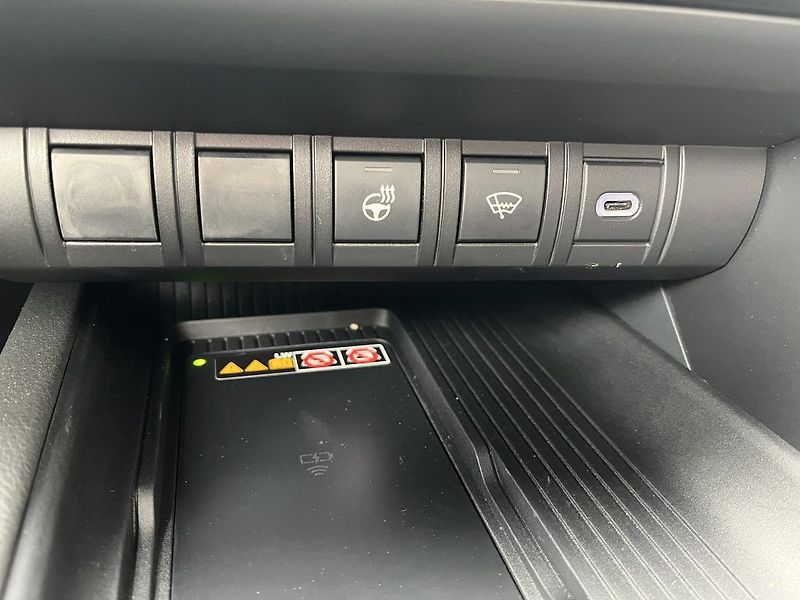 Toyota C-HR 2.0L PHEV Executive - fotka 24 z 29