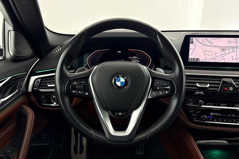BMW Řada 5 540d xDrive - fotka 22 z 27