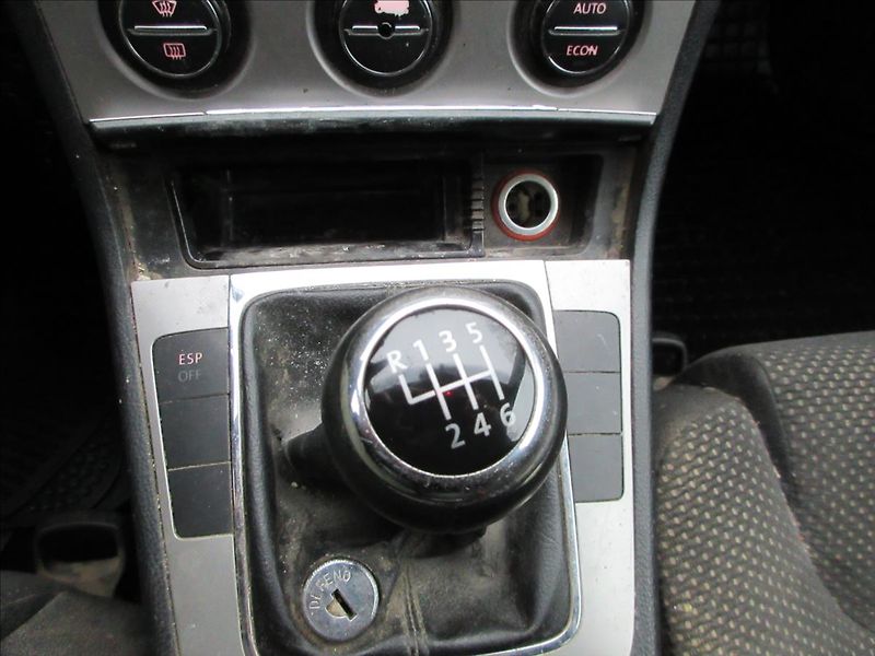 Volkswagen Passat 2,0 TDi, 103 Kw, Vada Turba, N - fotka 19 z 21