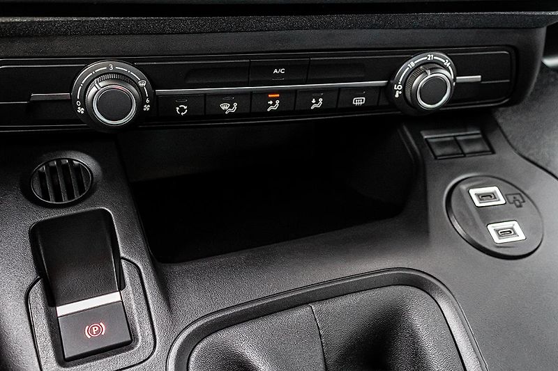 Peugeot Rifter (2025) 1,5 LONG ALLURE BlueHDi 130 S& - fotka 12 z 15