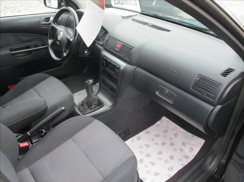 Škoda Octavia 1,6 MPI, digi klima, 1.maj, - fotka 9 z 29