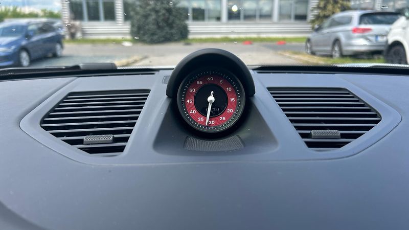 Porsche 911 (2026) Carrera 4 GTS Cabriolet - fotka 27 z 30