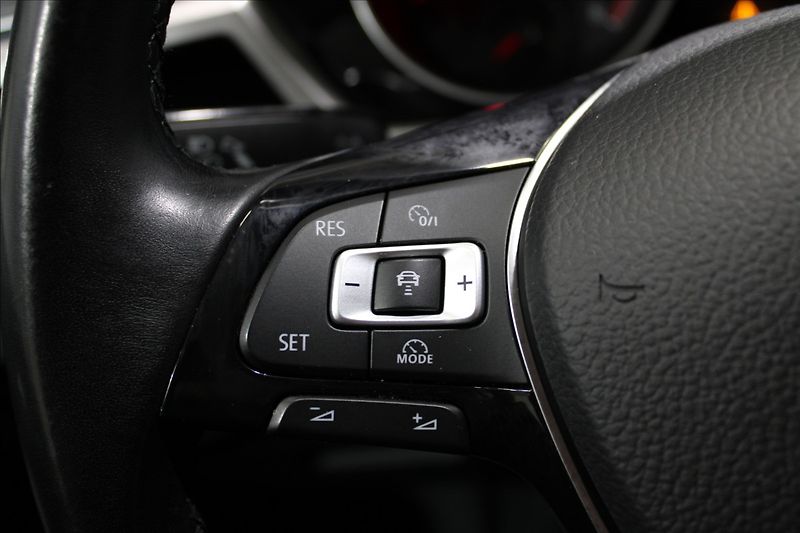 Volkswagen Touran 1,4 TSI Comfortline 7-míst - fotka 19 z 32