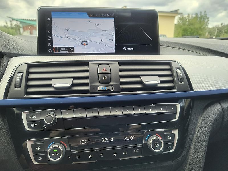 BMW Řada 3 (2019) 320 M XD AT ČR/NAVI/KAMERA/ALU - fotka 33 z 53