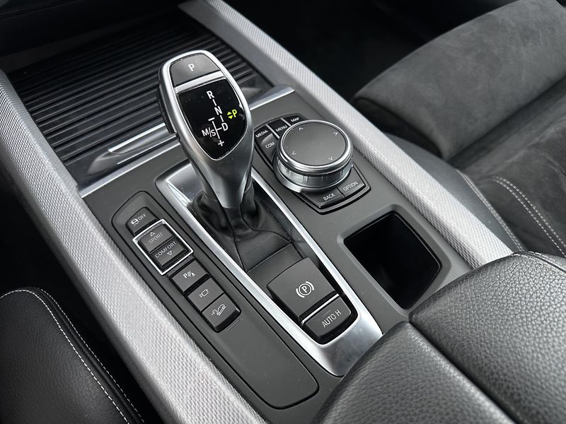 BMW X5 xDrive30d M-Sport - fotka 22 z 23