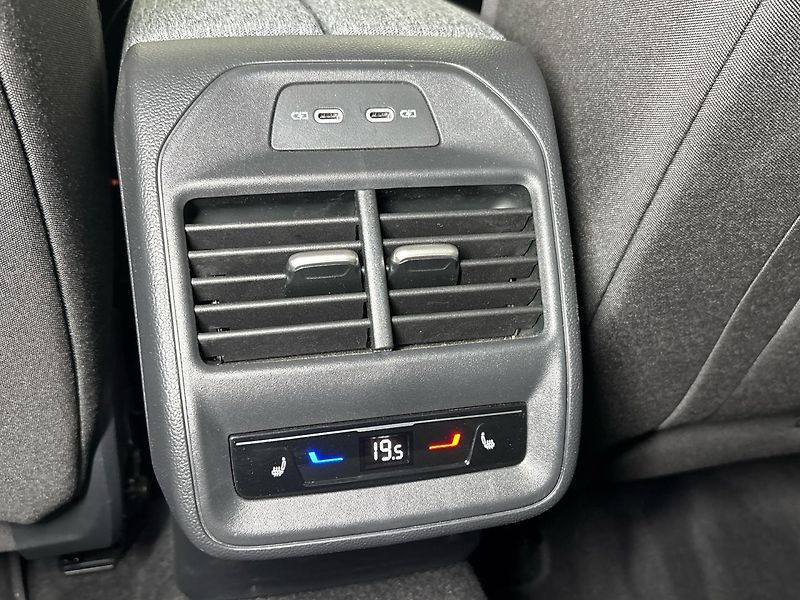 Škoda Superb Selection DSG - fotka 22 z 31