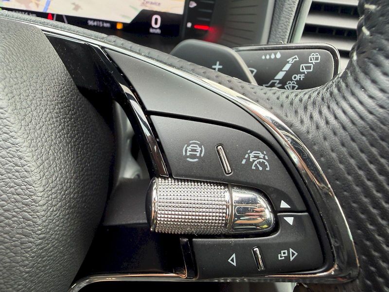 Škoda Karoq (2023) 2.0 TSI 140kW DSG SportLine - fotka 12 z 35