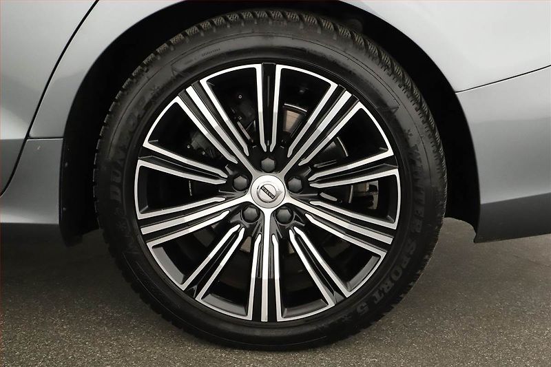 Volvo V60 (2021) R-Design B4 - fotka 29 z 29