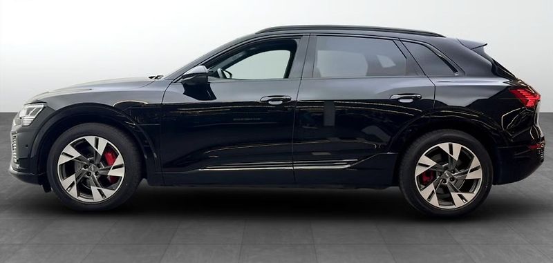 Audi Q8 e-tron 55 Q S-Line 360k Pano Tažné - fotka 2 z 26