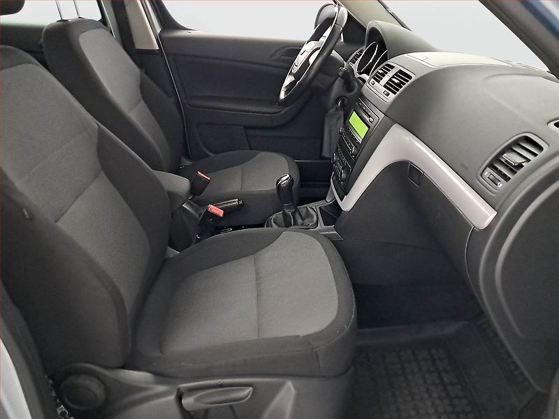 Škoda Yeti (2012) 2.0 TDI, Tempomat - fotka 9 z 16