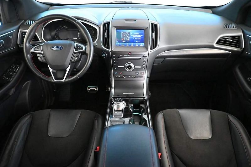 Ford Edge (2019) 2.0 ST-LINE 4x4 175KW LED ACC - fotka 12 z 48