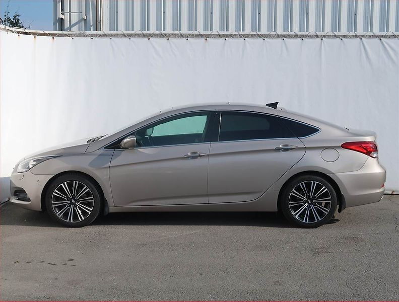 Hyundai i40 (2015) Premium 1.7 CRDi, Serv.kniha - fotka 3 z 21