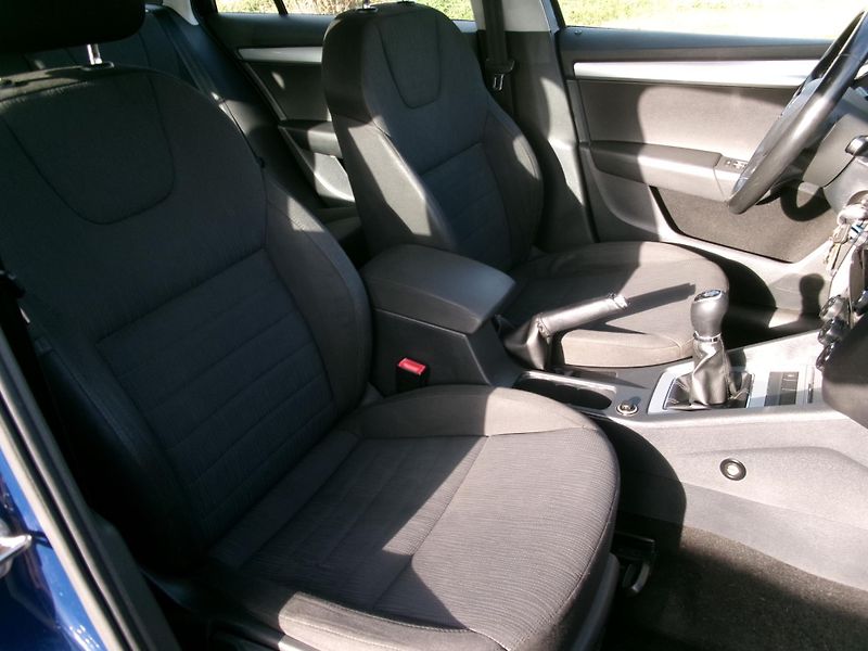 Škoda Octavia (2014) 1,6TDI AC HF BT TEMP VÝHŘEV  - fotka 15 z 31