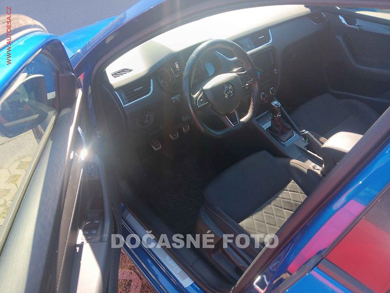Škoda Octavia (2019) 2.0 TSI, RS, navi, LED - fotka 3 z 3