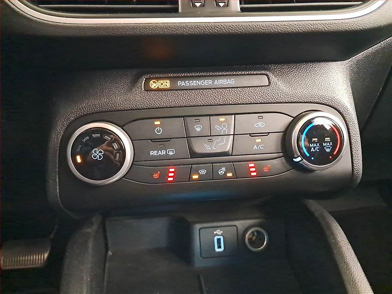 Ford Focus (2019) 1.5 TDCi, Automat, Navi - fotka 21 z 26