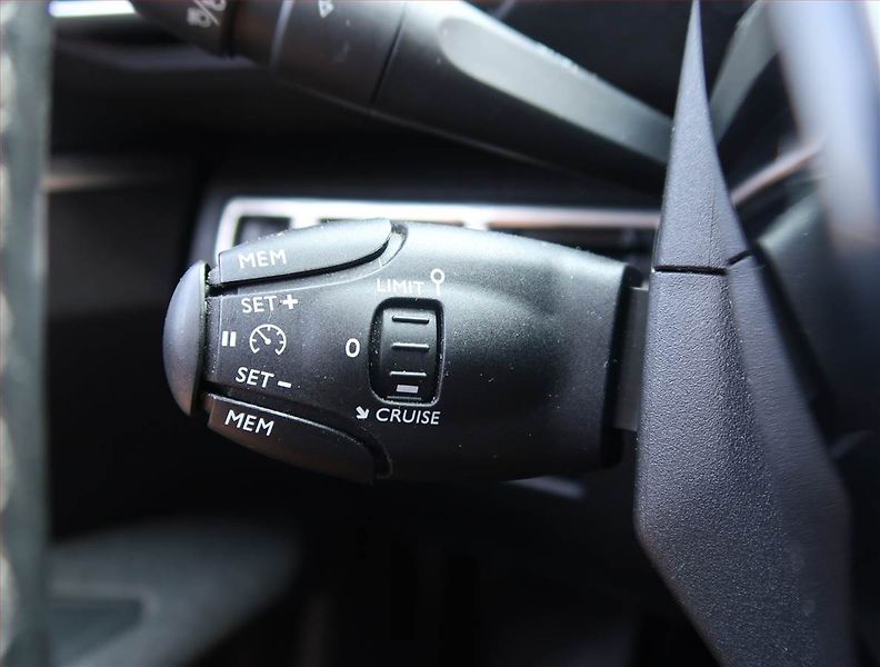 Peugeot 3008 (2018) 1.6 BlueHDi, Tempomat - fotka 17 z 18