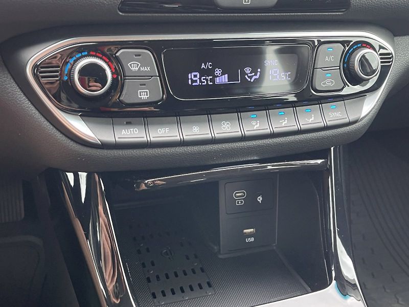 Hyundai i30 (2025) 1.5 T-GDI 103 kW MHEV Style DC - fotka 14 z 35
