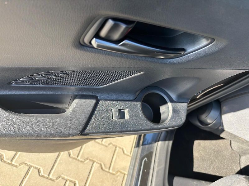 Toyota C-HR 2,0 HEV e-CVT Style - fotka 23 z 27
