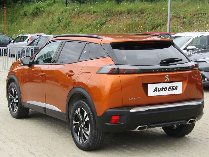 Peugeot 2008 (2020) 1.2PT, Allure, LED, kamera - fotka 6 z 15