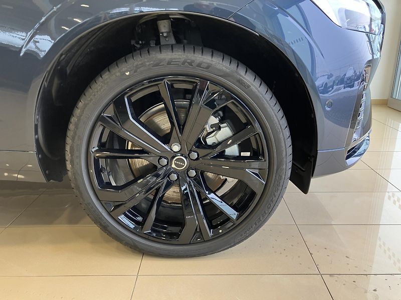 Volvo XC60 T6 eAWD Black Edition Plus AT8 - fotka 5 z 41