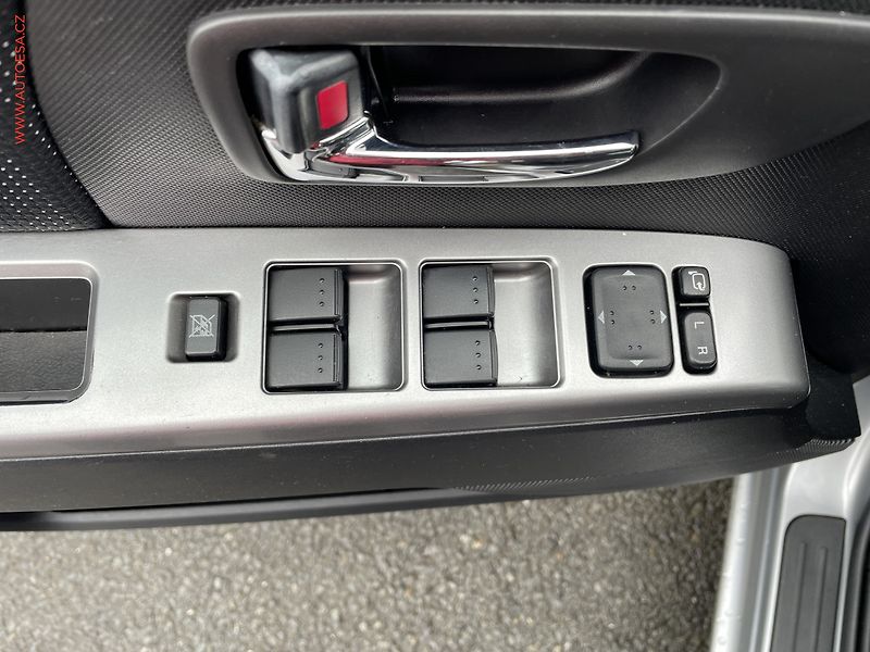 Mazda 5 (2010) 1.8 i, Xenon. výhřev sed - fotka 15 z 21