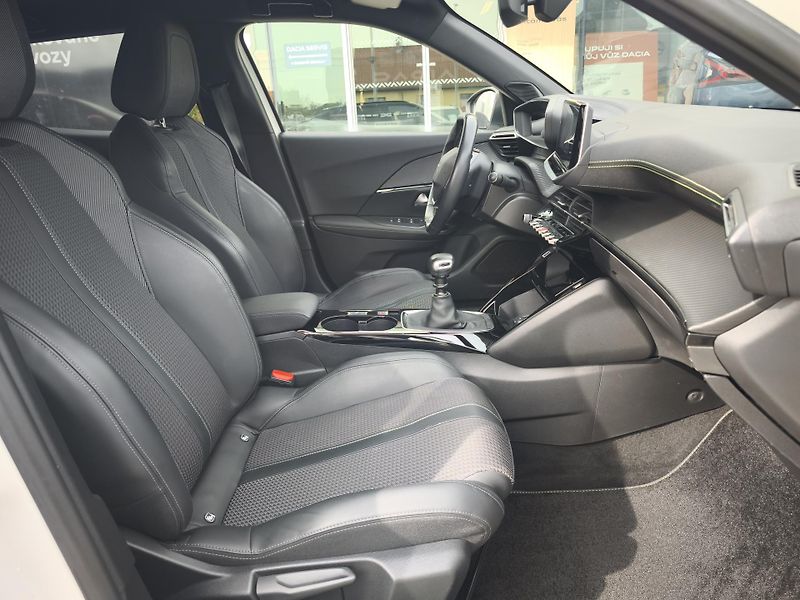 Peugeot 2008 2020 ČR GT Line 1.2 PT 96kW  - fotka 21 z 40