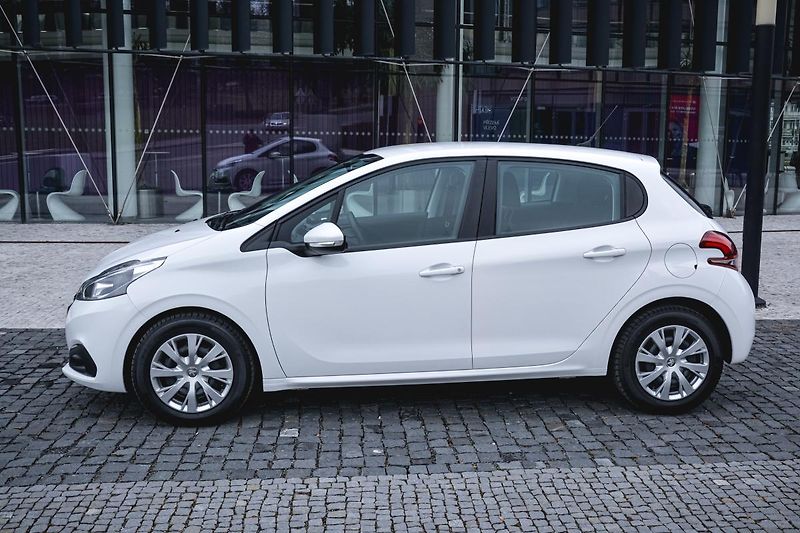 Peugeot 208 (2019) Active 1.5 Bluehdi 1 MAJ ČR - fotka 9 z 25
