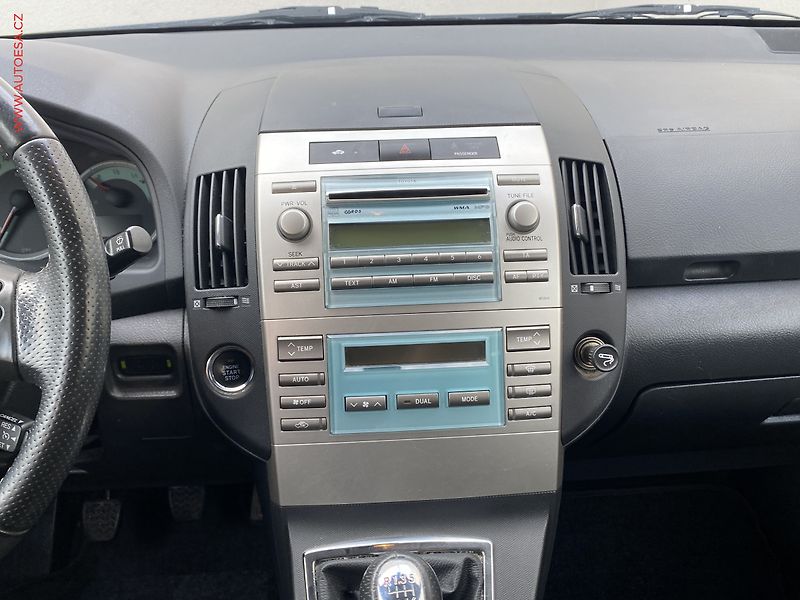 Toyota Corolla Verso (2008) 2.2 D-4D, AC, TZ, park.asist - fotka 12 z 16