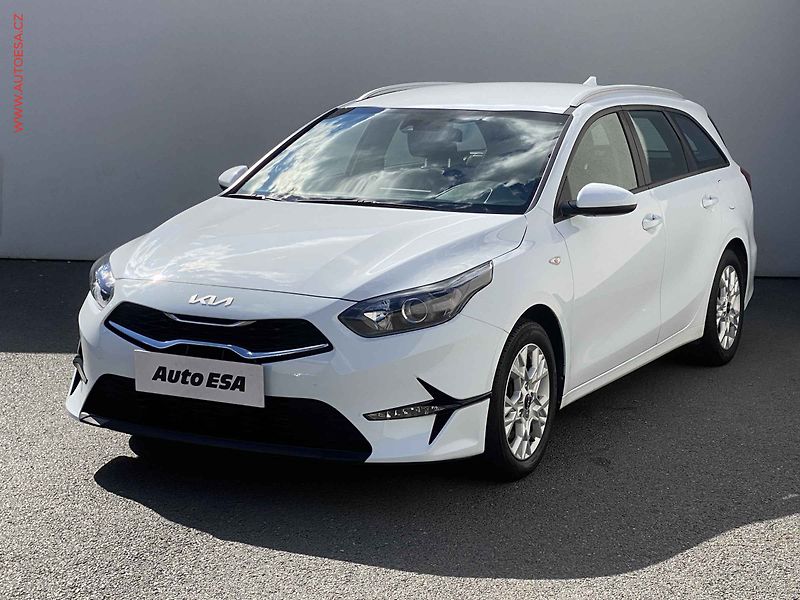 Kia Ceed (2021) 1.5T-GDI, ČR, AC, temp - fotka 3 z 17