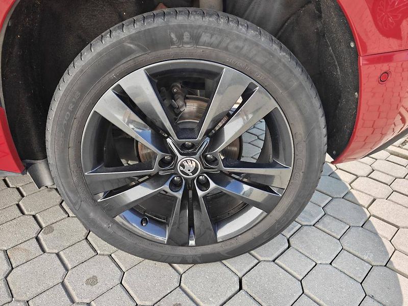 Škoda Karoq Sportline 1,5TSI - fotka 22 z 25