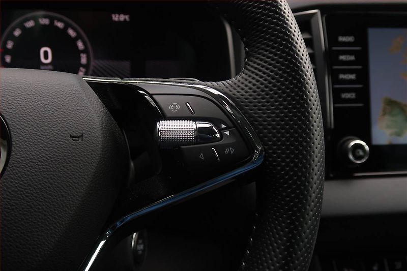 Škoda Karoq (2023) Sportline 1.5 TSI - fotka 17 z 20