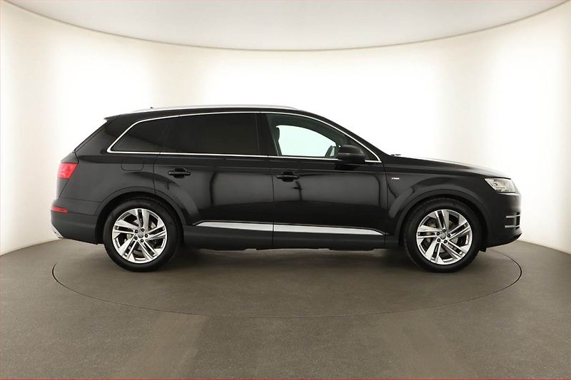 Audi Q7 (2018) S-Line 50 TDI - fotka 6 z 23