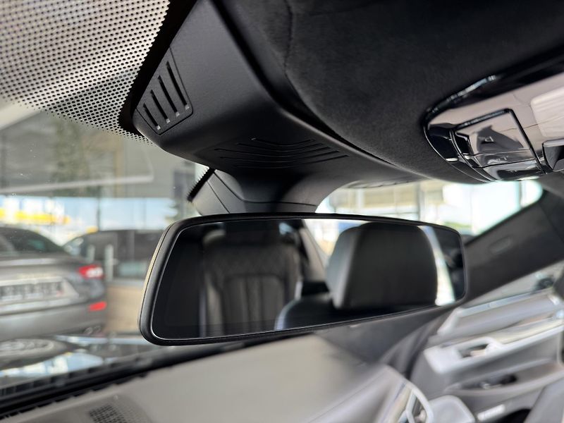 BMW Řada 7 M760 Li xDrive*Nový Motor*DPH - fotka 17 z 48