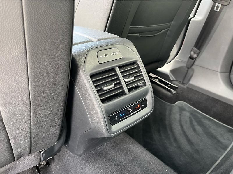 Škoda Superb 2.0TDi 110kW L&K DSG - fotka 23 z 30