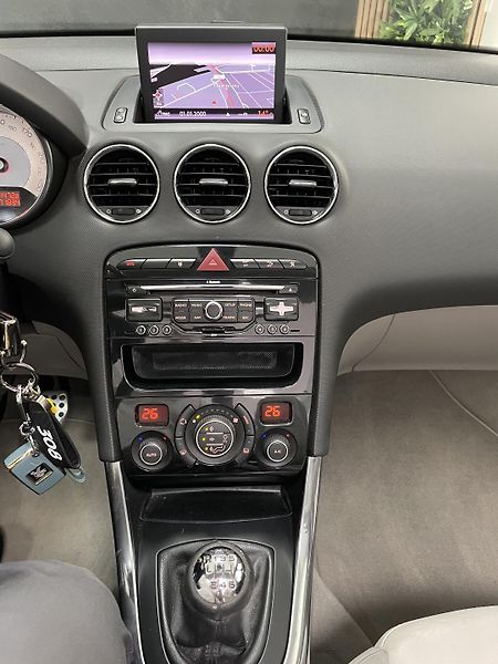 Peugeot 308 CC 1.6 THp 147kW  DIGIAC NAVI  - fotka 29 z 31