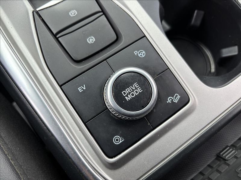 Ford Explorer 3,0 V6 PHEV Platinum AWD 7Míst - fotka 53 z 65