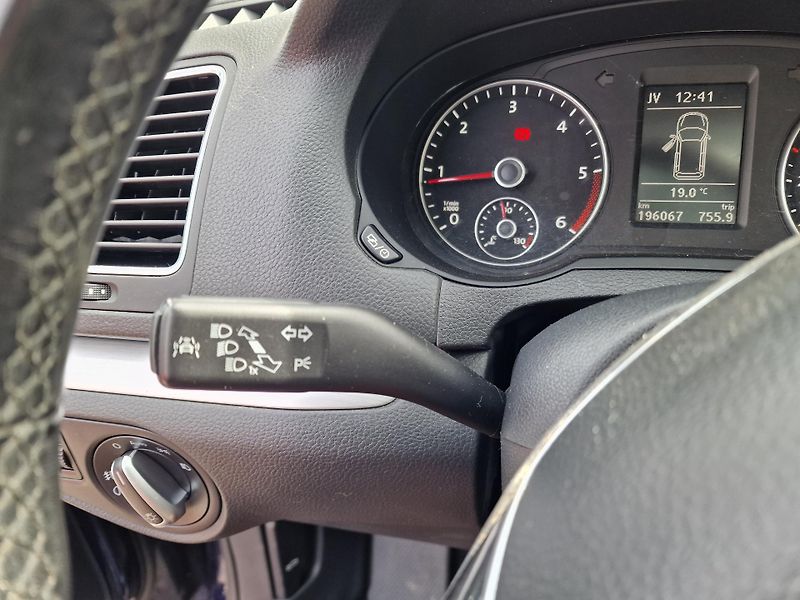 Volkswagen Sharan 2,0TDI 7MÍST KAMERA TAŽNÉ  - fotka 17 z 22