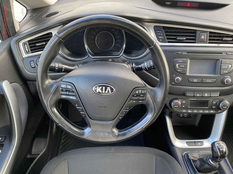 Kia Ceed (2016) 1.6CRDi, ČR, Klima - fotka 11 z 17