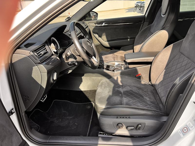 Škoda Superb 2.0 TDi Sportline nez.topeni  - fotka 8 z 23
