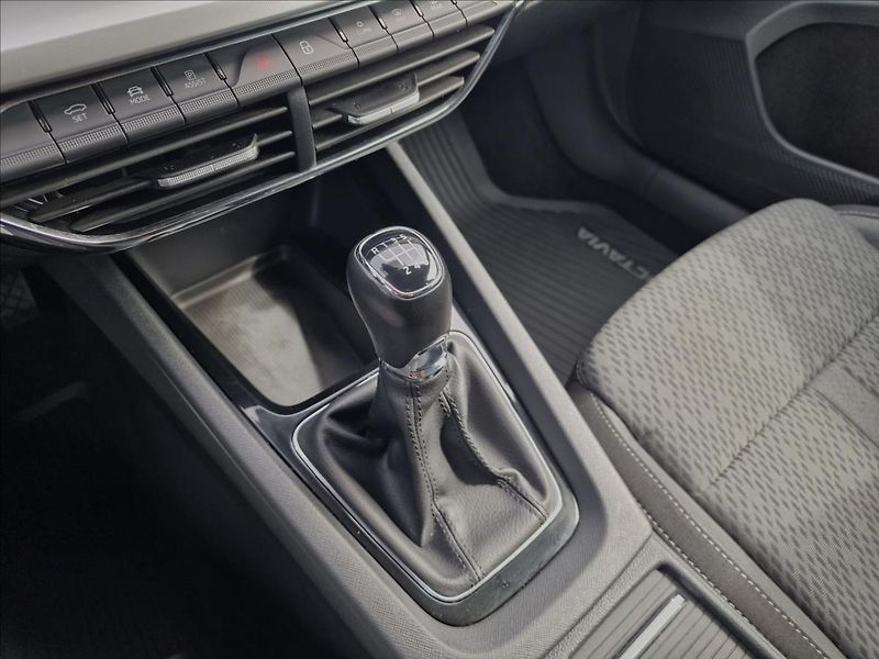 Škoda Octavia 2.0 TDI Style Combi,ČR,1.Maj. - fotka 33 z 48