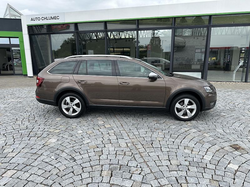 Škoda Octavia Combi 2.0 TDI DSG 4X4 Scout - fotka 5 z 29